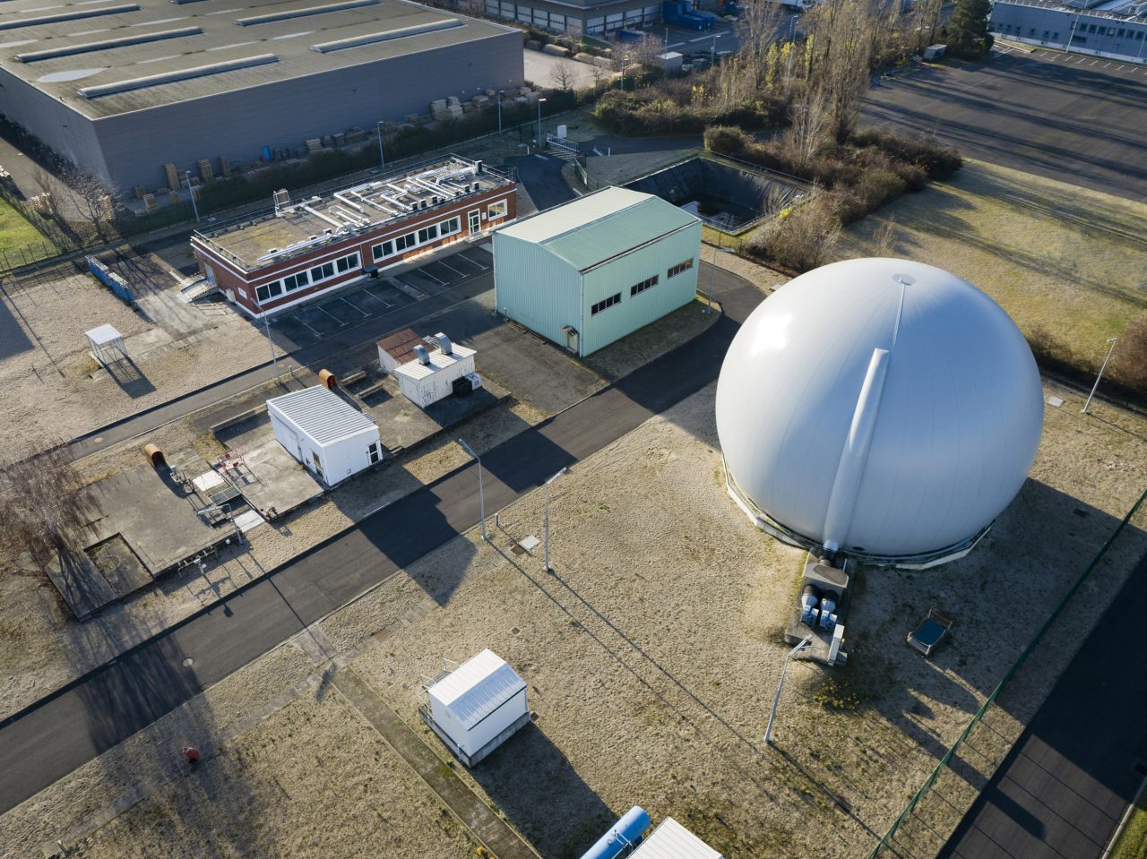 Prise de vue aérienne d'un site d'une entreprise industrielle réalisée par un photographe télé-pilote professionnel de drone détenteur du certificat CATS (STS)