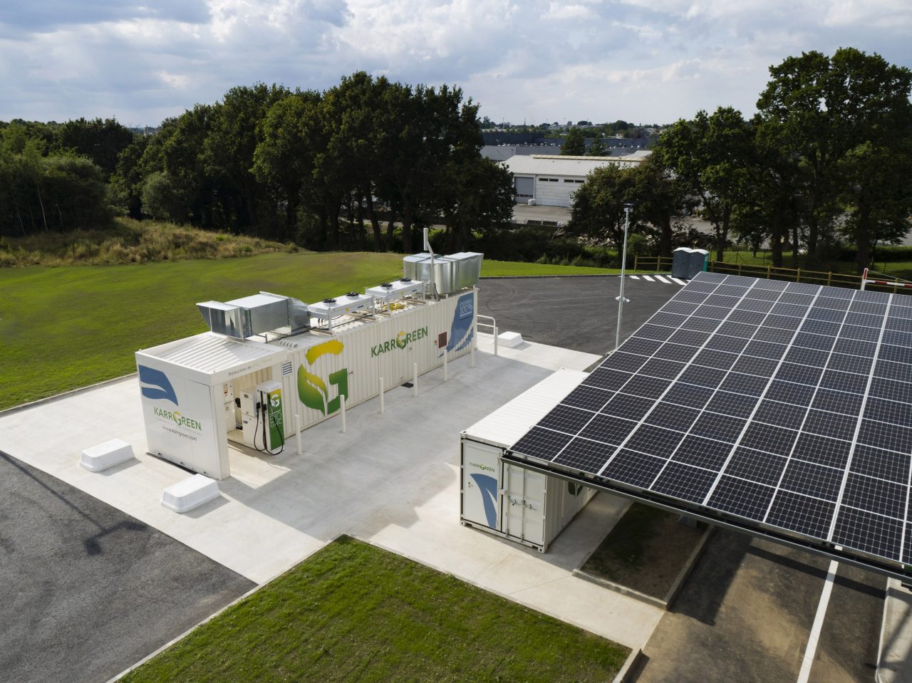 Vue aérienne par drone d'une station service Kargreen réalisée pour la société Prodeval, ingénierie des solutions gaz