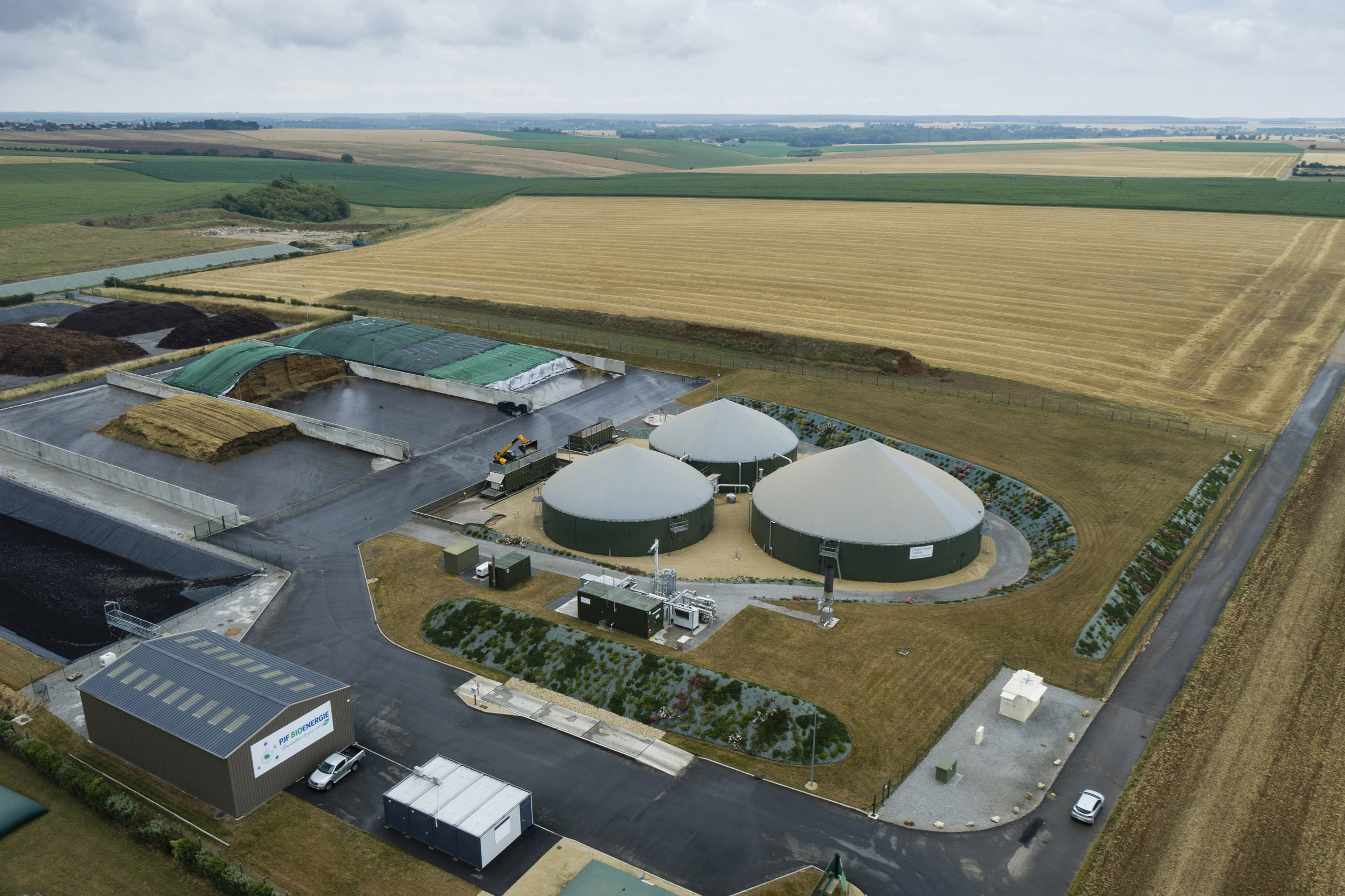 Photos aériennes par drone d'une unité de production de biogaz